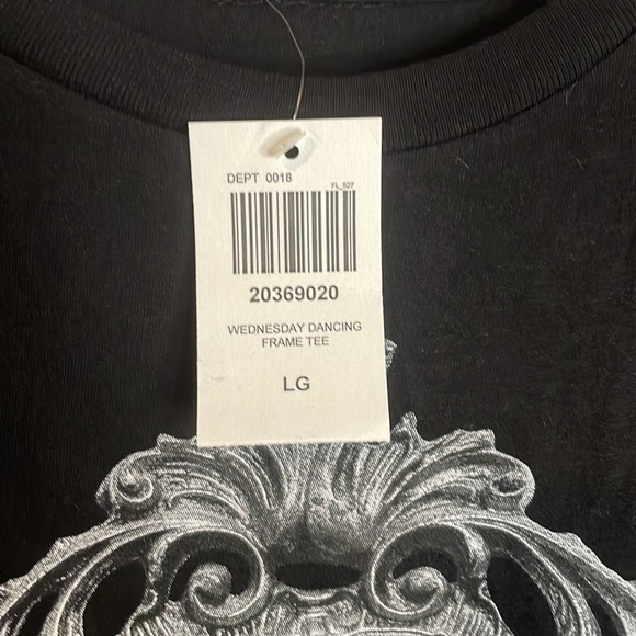 Hot Topic NWT Wednesday Dancing Frame Tee - Picture 3 of 5